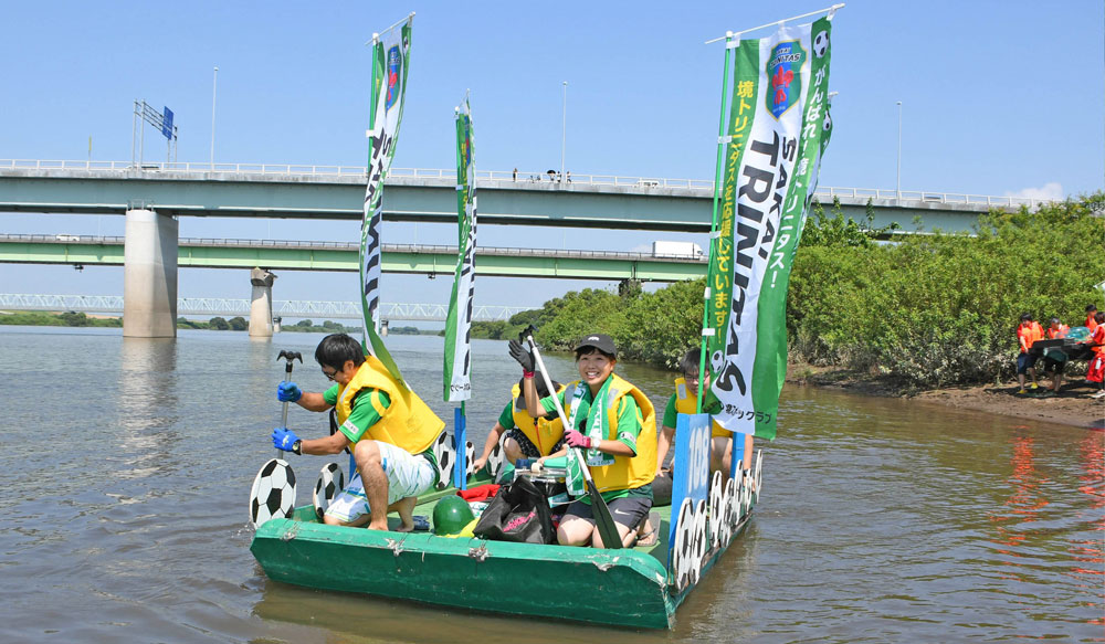 茨城県境町利根川いかだレース選手権inさかい：ユーモア賞受賞チーム